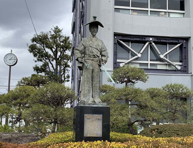 川越市役所の太田道灌の像