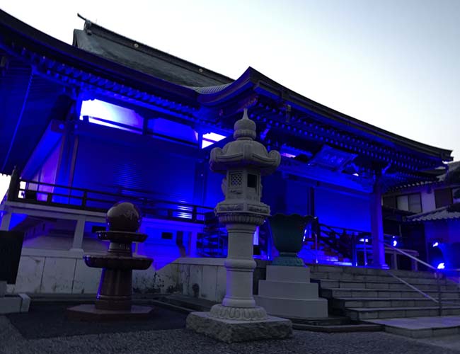 最明寺のブルーライトアップ