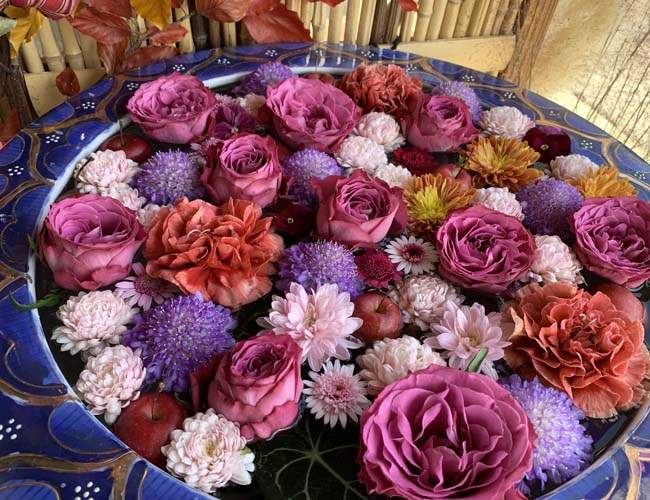 最明寺 寺務所前の花手水
